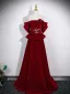 Vintage / Retro Burgundy Flower Velvet Mother Of The Bride Dresses 2026 A-Line / Princess Off-The-Shoulder Short Sleeve Backless Floor-Length / Long