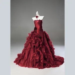 High End Burgunder Håndlaget Beading Appliques Gripende Ruffles Ballkjoler 2025 Ballkjole Strapless Uten Ermer Ryggløse Domstol Tog Formelle Kjoler
