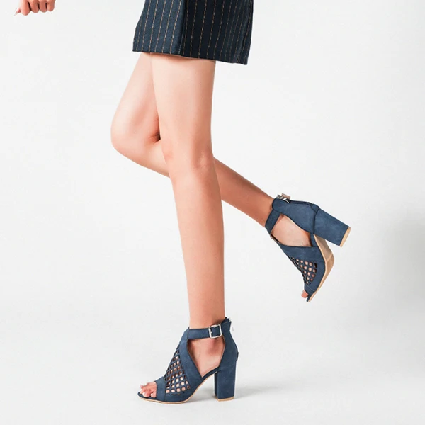 Romain Noire Vêtement de rue Été Percé Sandales Femme 2023 8 cm Talons Épais Peep Toes / Bout Ouvert Sandales Talons Hauts