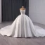 Luxus / Herrlich Weiß Handgefertigt Perlenstickerei Pailletten Satin Brautkleider / Hochzeitskleider 2024 Ballkleid Bandeau Ärmellos Rückenfreies Königliche Schleppe Hochzeit