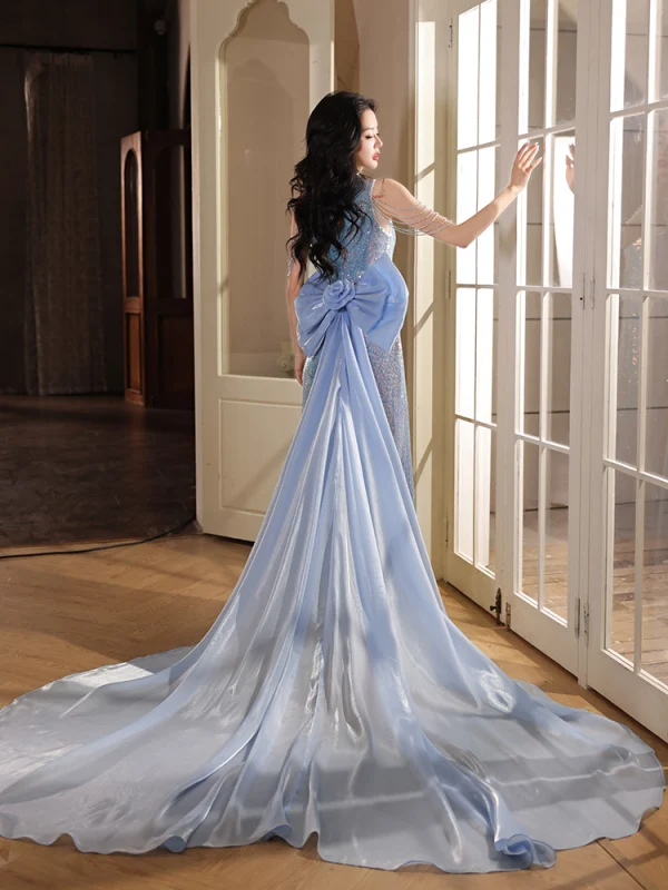 Scintillantes Bleu Ciel Paillettes Appliques Fendue devant Robe De Soirée 2024 Trompette / Sirène Col Haut Sans Manches Perlage Gland Noeud Tribunal Train Soirée Robe De Ceremonie