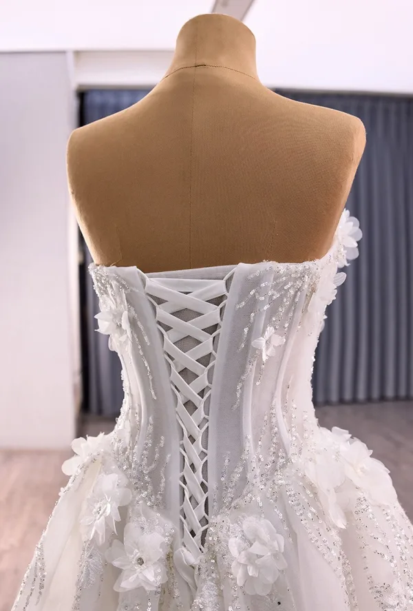 High End Weiß Handgefertigt Perlenstickerei Applikationen Pailletten Brautkleider / Hochzeitskleider 2025 A Linie Bandeau Ärmellos Rückenfreies Sweep / Pinsel Zug Hochzeit