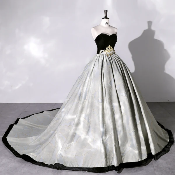 Élégant Noire Daim Robe De Bal 2022 Robe Boule Bustier Sans Manches Dos Nu Chapel Train Robe De Ceremonie