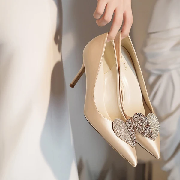 Charming Champagne Heart-shaped Rhinestone Wedding Shoes 2022 Leather 8 cm Stiletto Heels Pointed Toe Wedding Shoes Pumps High Heels