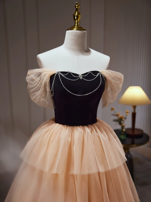 Chic / Beautiful Champagne Cascading Ruffles Prom Dresses 2023 A-Line / Princess Off-The-Shoulder Rhinestone Sleeveless Backless Floor-Length / Long Prom Formal Dresses