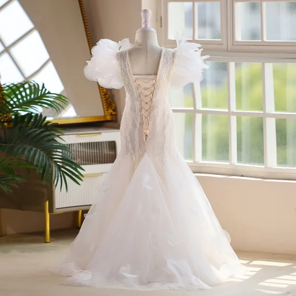 Fashion White Beading Pearl Sequins Birthday Flower Girl Dresses 2025 Ball Gown V-Neck Puffy Short Sleeve Backless Sweep Train