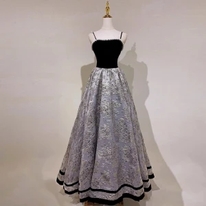Style Audrey Hepburn Noire Robe De Bal 2022 Princesse Perle Bretelles Spaghetti Sans Manches Dos Nu Daim Longue Robe De Ceremonie