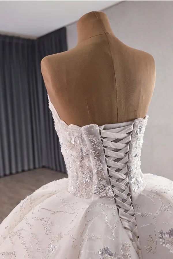 High End Weiß Handgefertigt Perlenstickerei Perle Pailletten Quinceañera Brautkleider / Hochzeitskleider 2025 Ballkleid Bandeau Ärmellos Rückenfreies Kapelle-Schleppe Tülle