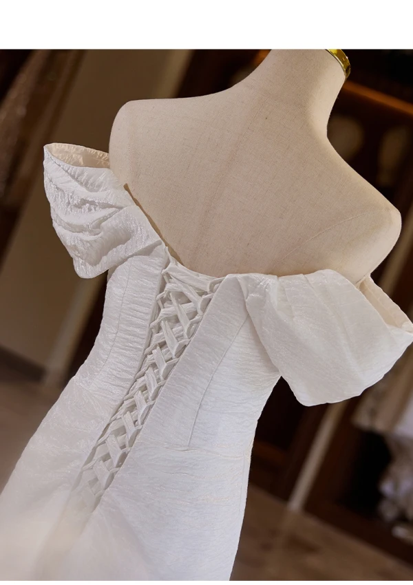 Schlicht Weiß Gespaltete Front Leichtes Brautkleider / Hochzeitskleider 2024 Meerjungfrau Off Shoulder Kurze Ärmel Rückenfreies Sweep / Pinsel Zug Hochzeit