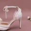 Schön Charmant Weiß Brautschuhe 2023 Knöchelriemen Perle Schleife 9 cm Stilettos Spitzschuh Hochzeit Sandaletten Hochhackige