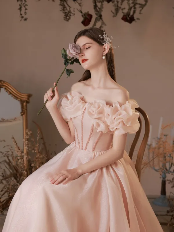 Lovely Blushing Pink Prom Dresses 2022 A-Line / Princess Ruffle Off-The-Shoulder Beading Short Sleeve Backless Floor-Length / Long Prom Formal Dresses
