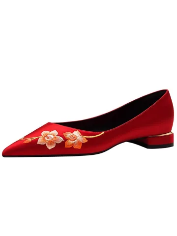 Chinese Style Red Embroidered Satin Flat Wedding Shoes 2026 Pointed Toe Wedding Pumps
