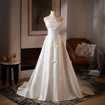 Simple Ivoire Satin Noeud Robe De Mariée 2025 Robe Boule Bustier Sans Manches Dos Nu Train De Balayage