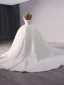Luxus / Herrlich Weiß Handgefertigt Perlenstickerei Perle Pailletten Brautkleider / Hochzeitskleider 2024 Ballkleid Bandeau Ärmellos Rückenfreies Kapelle-Schleppe Hochzeit