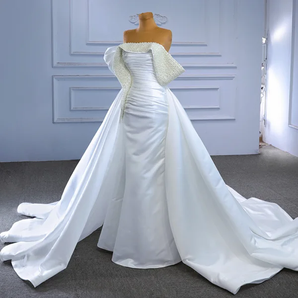 Haut de Gamme Blanche Fait main Perlage Perle Satin Robe De Mariée 2023 Trompette / Sirène De l'épaule Manches Courtes Dos Nu Royal Train Mariage