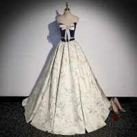 Mode Marineblau Satin Ballkleider 2022 A Linie Bandeau Pailletten Schleife Ärmellos Rückenfreies Sweep / Pinsel Zug Festliche Kleider
