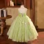 Chic / Belle Vert Cendré Appliques Volants Anniversaire Robe Ceremonie Fille 2025 Robe Boule Encolure Dégagée Sans Manches Dos Nu Noeud Ceinture Thé Longueur