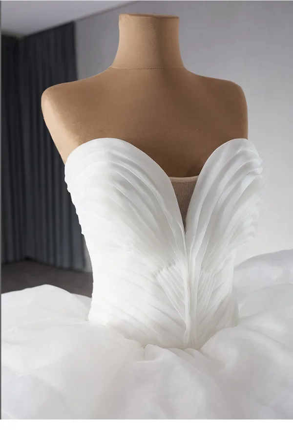 Luxury / Gorgeous White Cascading Ruffles Ball Gown Wedding Dresses 2024 Strapless Sleeveless Backless Court Train Wedding
