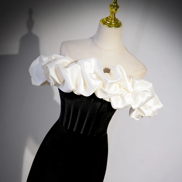 Sexy Schwarz Abendkleider 2023 Meerjungfrau Rüschen Off Shoulder Ärmellos Rückenfreies Sweep / Pinsel Zug Abend Festliche Kleider
