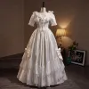 Vintage / Retro Ivory Lace Flower Satin Wedding Dresses 2023 A-Line / Princess V-Neck Bow Short Sleeve Backless Floor-Length / Long Wedding