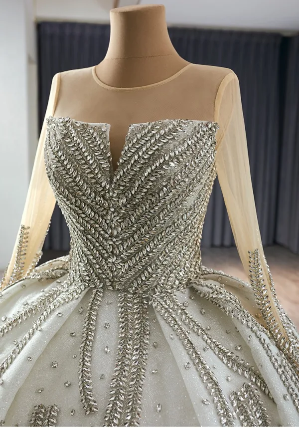 Haut de Gamme Blanche Fait main Faux Diamant Robe De Mariée 2024 Robe Boule Encolure Dégagée Manches Longues Tribunal Train Mariage