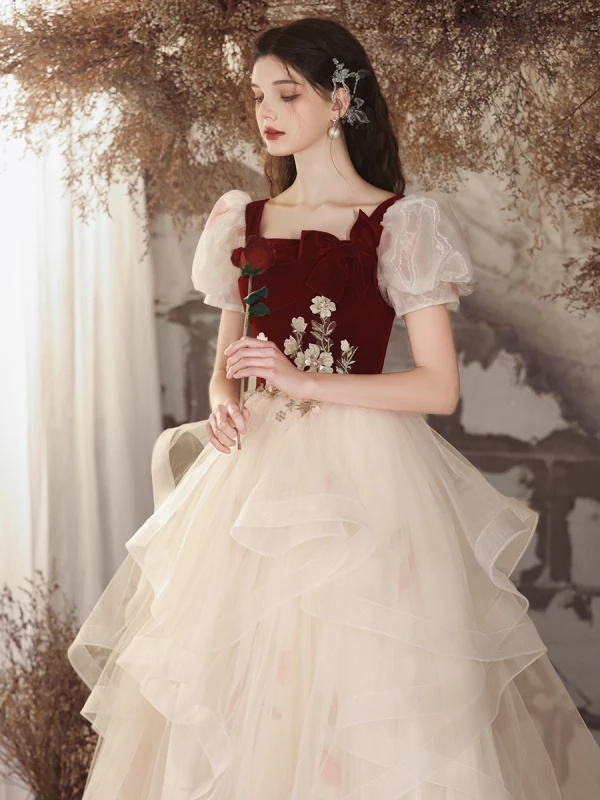 Chic / Beautiful Burgundy Flower Cascading Ruffles Sweet 16 Prom Dresses 2024 A-Line / Princess Square Neckline Puffy Short Sleeve Backless Floor-Length / Long Formal Dresses