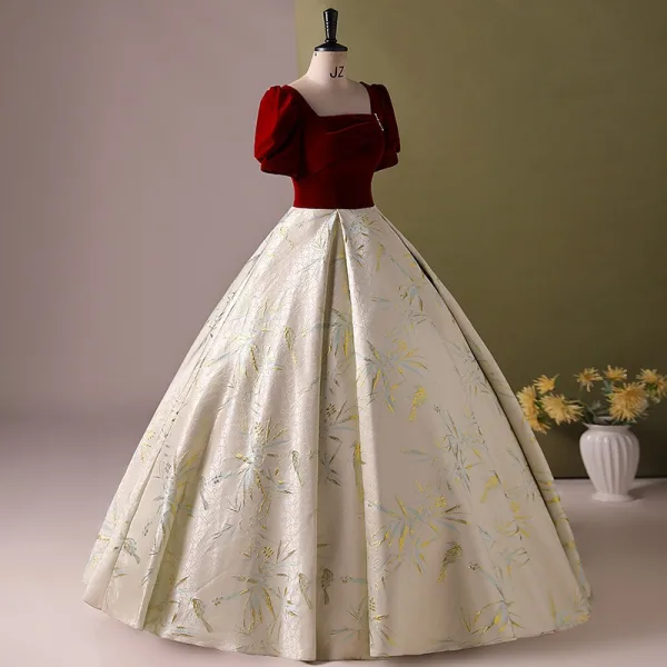 Elegant Burgundy Printing Prom Dresses 2024 Ball Gown Square Neckline Short Sleeve Backless Floor-Length / Long Prom Formal Dresses
