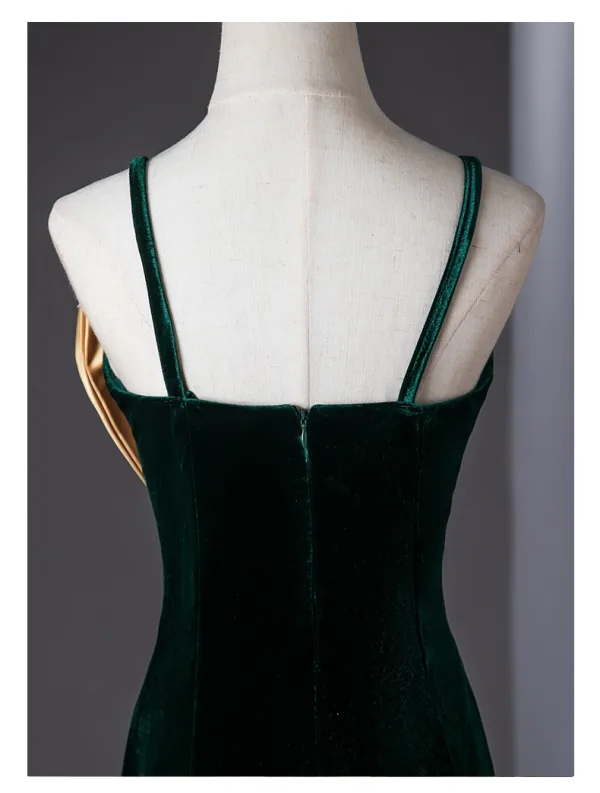 Elegant Dark Green Velvet Prom Dresses 2024 Trumpet / Mermaid Spaghetti Straps Bow Sleeveless Backless Sweep Train Prom Formal Dresses