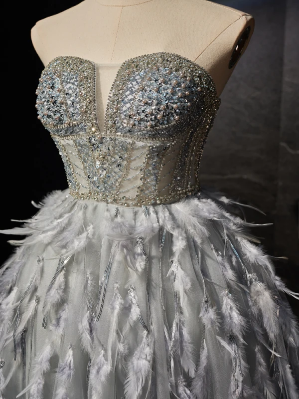 Sexy Gris Fait main Perlage Perle Paillettes Plumes Courte Robe De Fête 2024 Princesse Bustier Sans Manches Dos Nu Cocktail Soirée