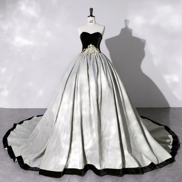 Élégant Noire Daim Robe De Bal 2022 Robe Boule Bustier Sans Manches Dos Nu Chapel Train Robe De Ceremonie