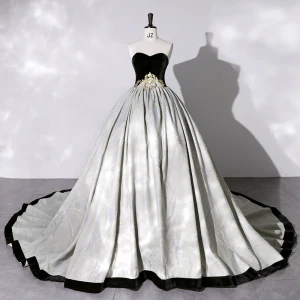Elegant Black Suede Prom Dresses 2022 Ball Gown Strapless Sleeveless Backless Chapel Train Formal Dresses