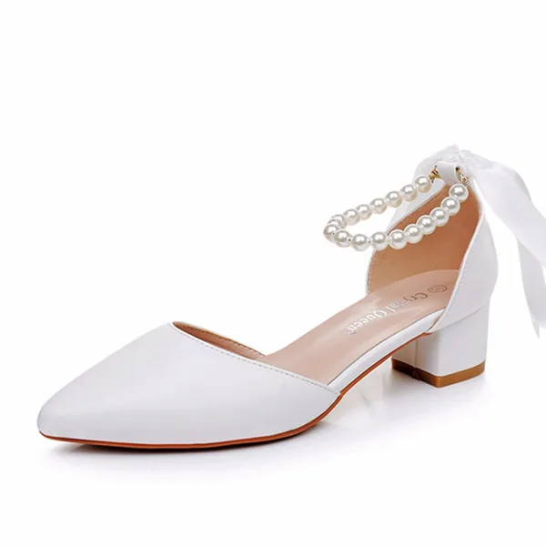 Elegante Weiß Perle Knöchelriemen Schleife Low Heel Brautschuhe 2025 4 cm Thick Heels Spitzschuh Hochzeit Hochhackige