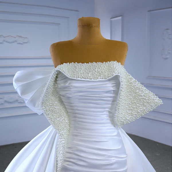 Haut de Gamme Blanche Fait main Perlage Perle Satin Robe De Mariée 2023 Trompette / Sirène De l'épaule Manches Courtes Dos Nu Royal Train Mariage