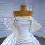 Haut de Gamme Blanche Fait main Perlage Perle Satin Robe De Mariée 2023 Trompette / Sirène De l'épaule Manches Courtes Dos Nu Royal Train Mariage
