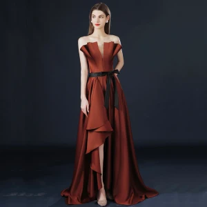 Vestido Alto Asimétrico Marrón Vestidos De Noche 2021 Correas Cruzadas Ruffle Color Sólido Satén Sin Tirantes Sin Mangas Colas De Barrido Vestidos Formales