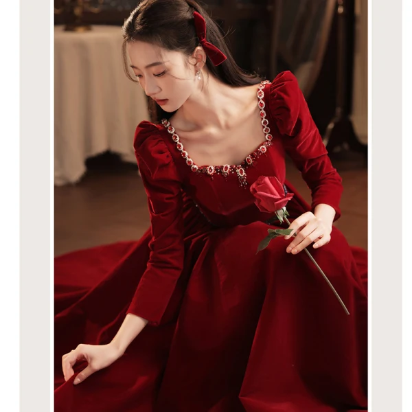 Elegante Burgunderrot Strass Ballkleider 2023 A Linie Eckiger Ausschnitt Stoffgürtel Lange Ärmel Rückenfreies Schleife Lange Ball Festliche Kleider