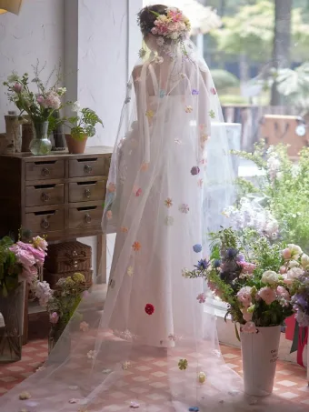 Chic Beautiful Multi Colors Appliques Sweep Train 3 M Wedding Veils 2025