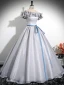 Élégant Argenté Robe De Bal 2024 Robe Boule Volants De l'épaule Sans Manches Noeud Ceinture Dos Nu Longue Promo Robe De Ceremonie