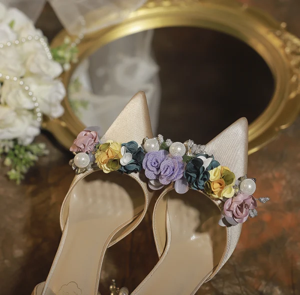 Elegant Champagne Satin Appliques Pearl Ankle Strap Wedding Shoes 2023 10 cm Stiletto Heels Pointed Toe Wedding High Heels