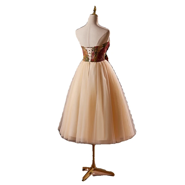 Chic / Beautiful Champagne Embroidered Homecoming Graduation Dresses 2024 A-Line / Princess Strapless Sleeveless Backless Tea-length Formal Dresses