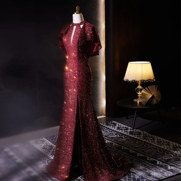 Scintillantes Bordeaux Paillettes Robe De Soirée 2023 Trompette / Sirène Col Haut Manches Courtes Train De Balayage Soirée Robe De Ceremonie