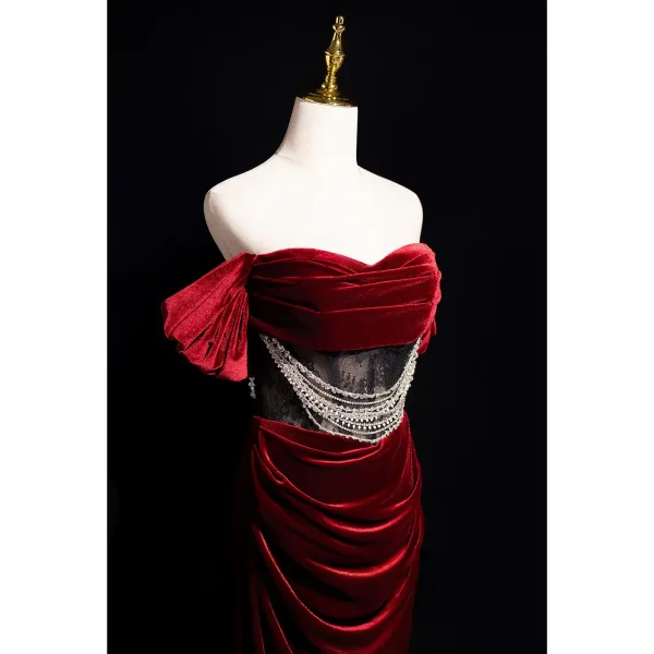 Classy Burgundy Rhinestone Velvet Evening Dresses 2025 Trumpet / Mermaid Off-The-Shoulder Short Sleeve Backless Sweep Train Evening Party Formal Dresses