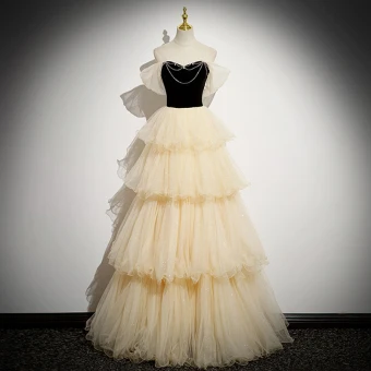 Charmant Champagne Volants En Cascade Robe De Bal 2023 Princesse De L Épaule Faux Diamant Sans Manches Dos Nu Longue Promo Robe De Ceremonie