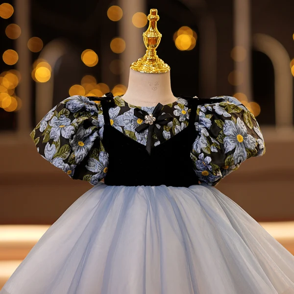 Chic / Belle Bleu Ciel Impression Courte Robe Ceremonie Fille 2022 Robe Boule Encolure Dégagée Gonflée Manches Courtes Faux Diamant Perle Promo Robe Ceremonie Fille