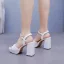 Élégant Blanche Perle Chaussure De Mariée 2025 9 cm Talons Épais Peep Toes / Bout Ouvert Mariage Sandales Talons Hauts