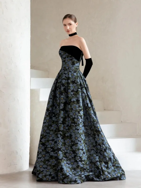 Vintage / Retro Black Floral Prom Dresses 2025 A-Line / Princess Strapless Sleeveless Backless Sweep Train Formal Dresses