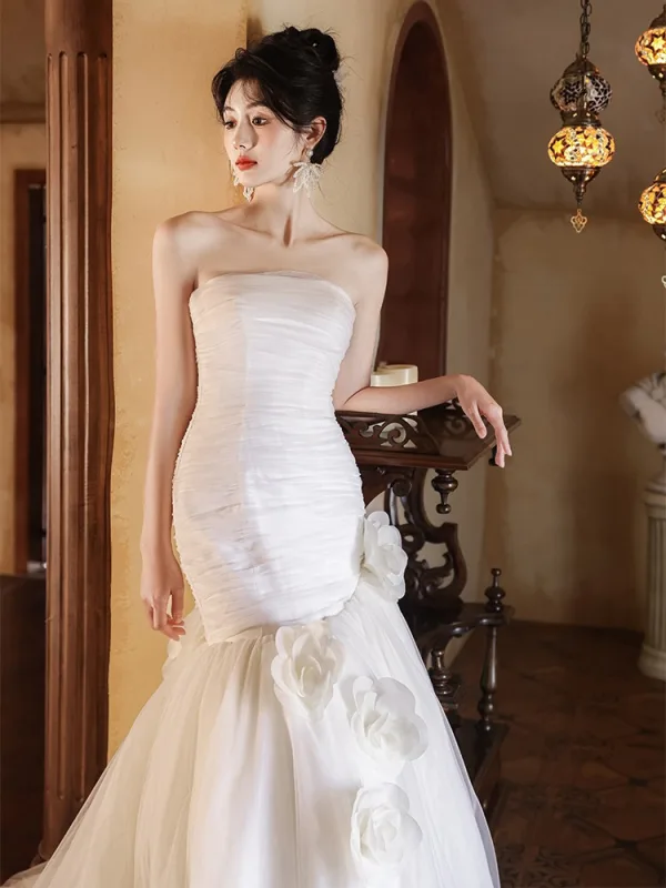 Charmant Weiß Applikationen Brautkleider / Hochzeitskleider 2025 Meerjungfrau Bandeau Ärmellos Rückenfreies Sweep / Pinsel Zug Hochzeit