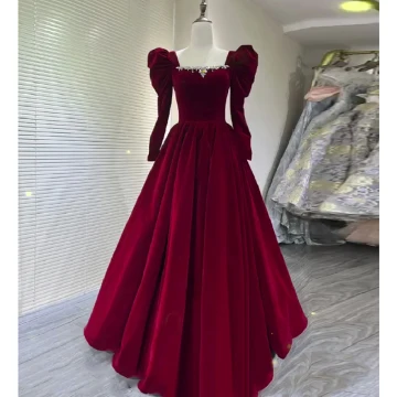 Audrey Hepburn Stil Burgundy Vinter Mocka Balklänningar 2023 Prinsessa Fyrkantig Ringning Långärmad Halterneck Långa Bal Formella Klänningar