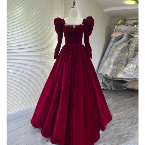 Audrey Hepburn Stil Burgunder Vinter Suede Ballkjoler 2023 Prinsesse Firkantet Hals Langermede Ryggløse Lange Ball Formelle Kjoler