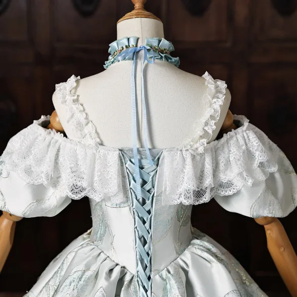 Médiévale Vintage / Originale Bleu Ciel Faux Diamant En Dentelle Fleur Volants en Cascade Robe De Bal 2026 Robe Boule Bretelles Spaghetti Gonflée Manches Courtes Dos Nu Longue